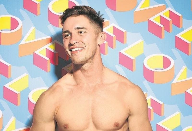 Amber and Greg make waves as they set sail on their final date