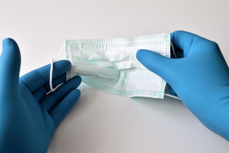 Nurses warn scrapping of face masks could lead to pressure on health service 