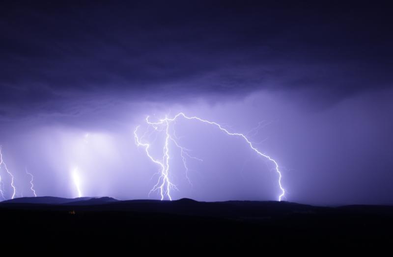 Stormy weather ahead! Met Éireann warns of thunderstorms and spot flooding 