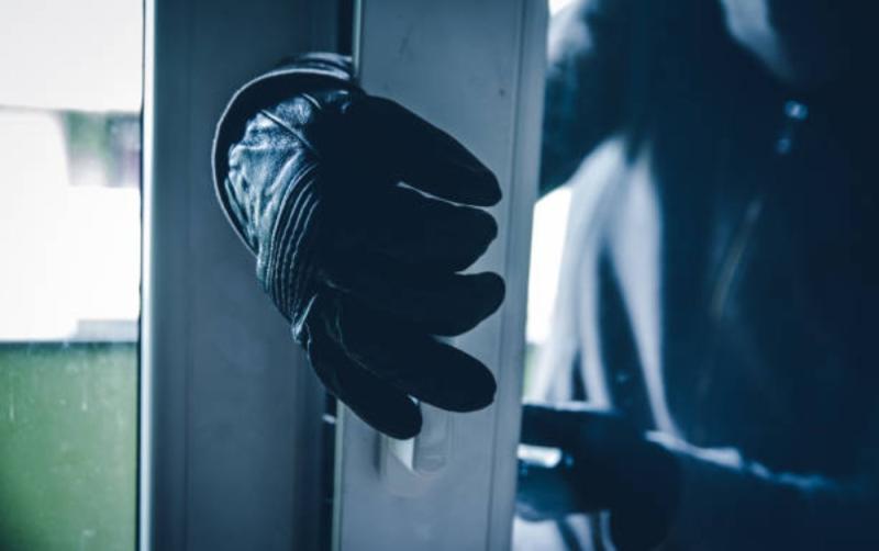 Limerick gardai investigating two connected burglaries 