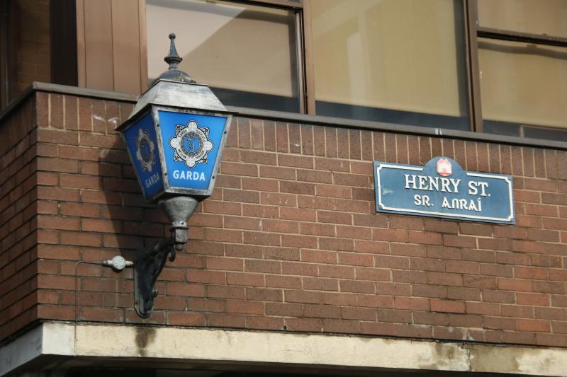 Man sustains broken jaw after intervening in Limerick street fight