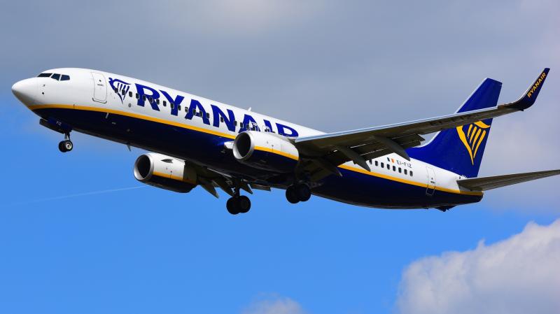 Ryanair launch weekend flash sale ahead of Aer Lingus  pilots&rsquo; industrial action