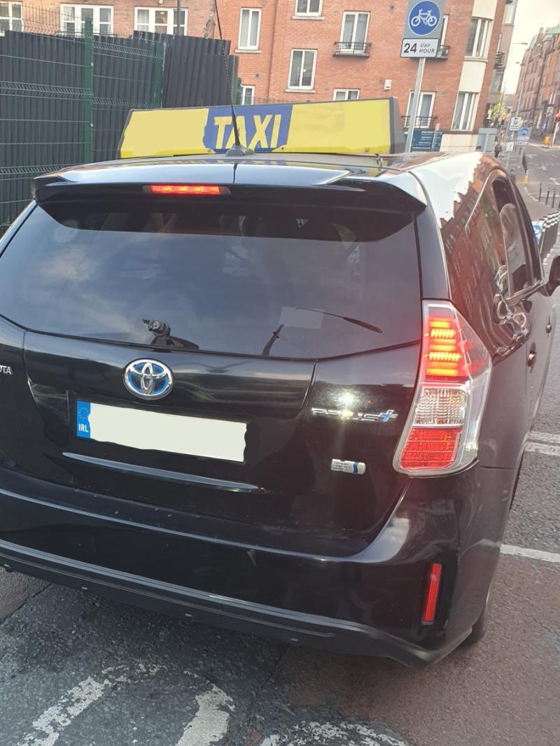 Gardaí discover unregistered taxi driver who 'can't drive at all' following Dublin operation 