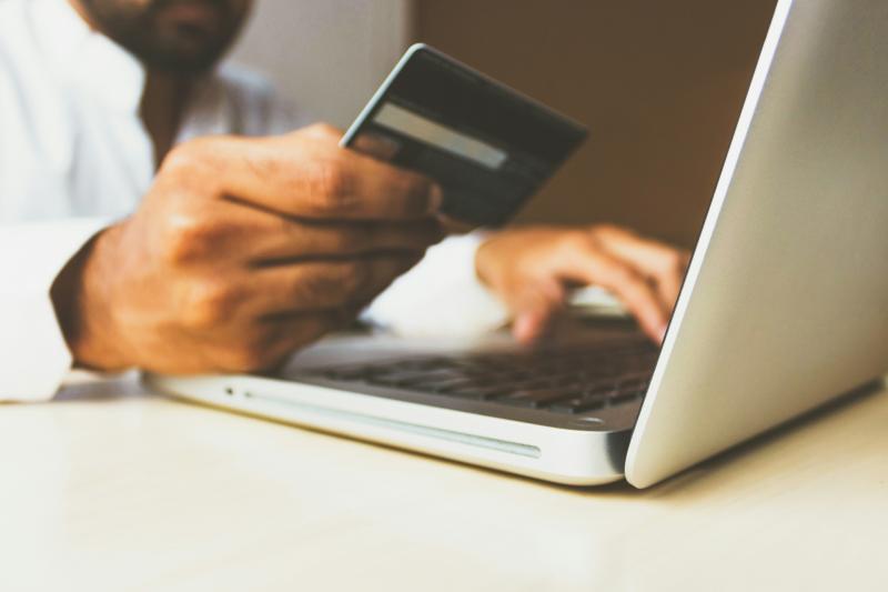 'Watch out' - Irish holidaymakers warned as €100m stolen by online scammers 
