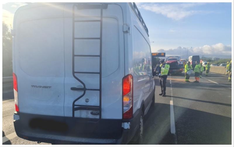 'Mind your bizz' say gardaí as snap-happy van driver caught red-handed at M50 crash scene