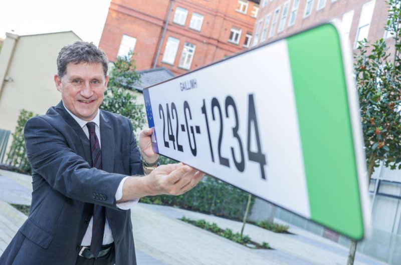 New 'green flash' plates announced for zero emissions vehicles