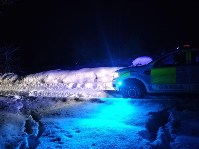 Limerick gardai clear path for elderly couple 'snowed in' at home 