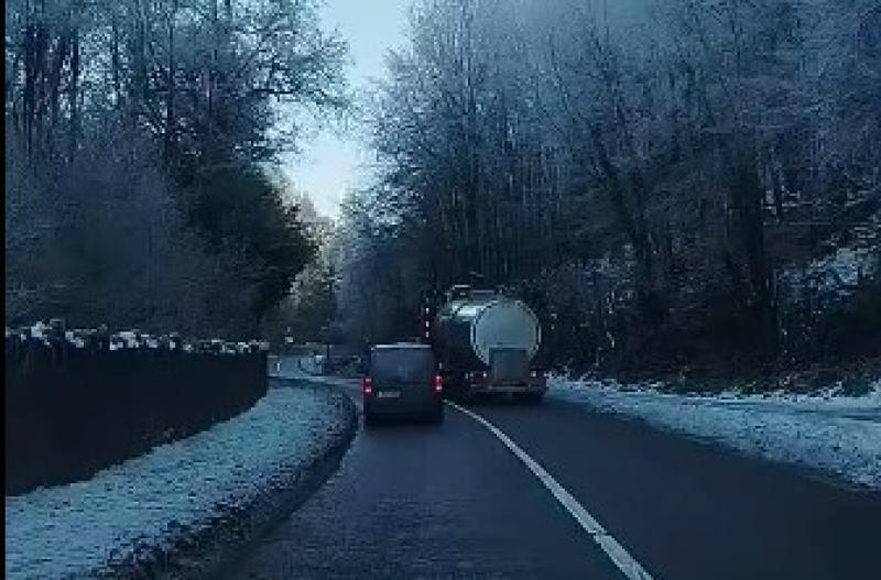 You won't believe how reckless this driver was during freezing conditions...