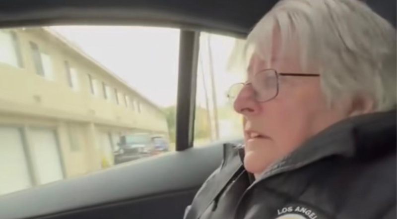 'I'm sh***ing it' - Irish mammy goes viral as she experiences a self-driving car for the first time