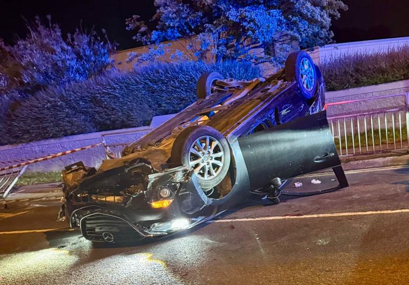 Car flips on its roof in collision near Limerick primary school