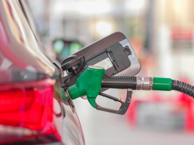'I thought I was going to be stabbed': Teenage girl scared for her life during robbery at Limerick petrol station
