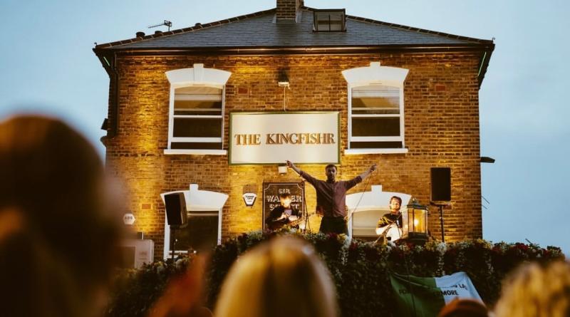 Kingfishr sings from the roof of London pub owned by Limerick family