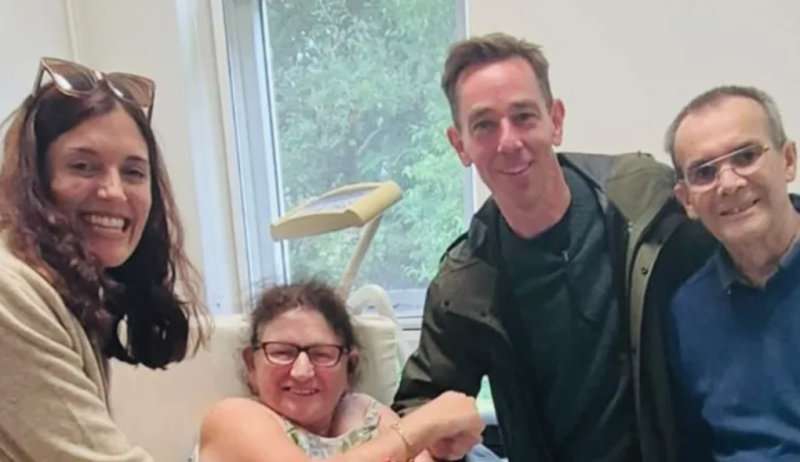 Ryan Tubridy takes time out of ‘engagement bubble’ for heart-warming nursing home visit