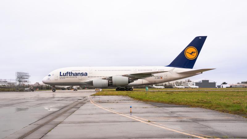 World&rsquo;s largest passenger aircraft touches down at Shannon Airport