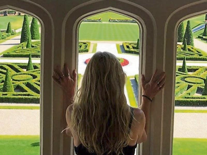 Skateboarder legend Tony Hawk and wife revisits Limerick on wedding anniversary