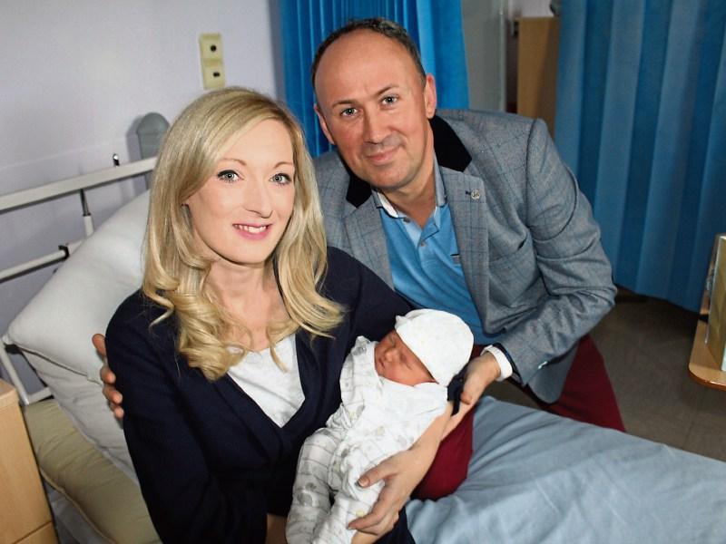 Limerick baby defies odds of ‘133,000/1’ to share birthday with mum and dad