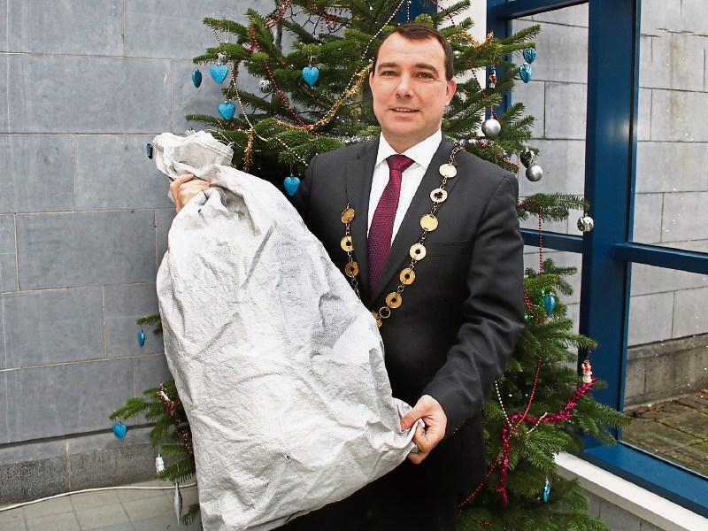 Mayor James Collins has launched the annual coal appeal, which has had 1,000 applicants so far 