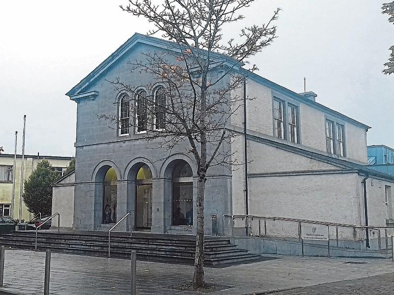 'A serious situation' - Man caught with imitation gun on waistband fined