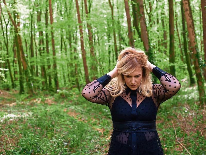 Limerick singer songwriter Jenn&iacute; to debut new single &lsquo;Roses&rsquo;