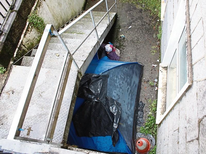 'Absolutely unacceptable': Homeless pair sleep in tent at Limerick basement