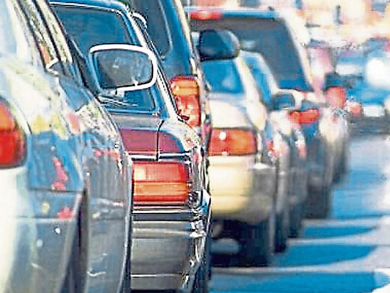 Broken down bus adds to traffic disruption in Limerick suburb