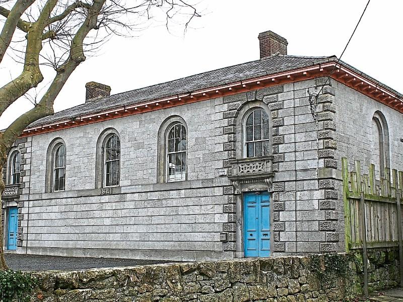 Limerick man attacked patrol car with wine bottles and hatchet while gardai were inside