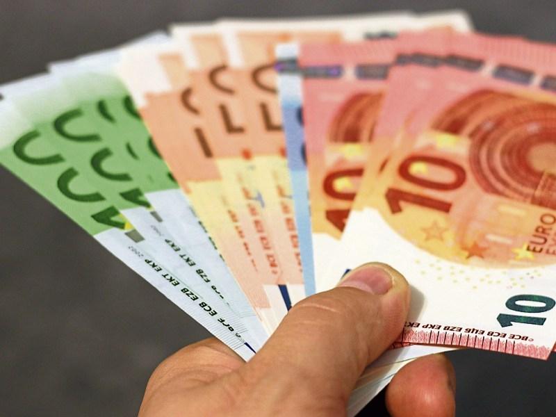 Thieves hoover up cash with distraction scam in Limerick store