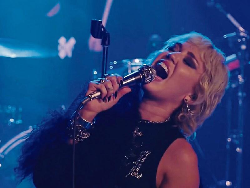 Dolores’ mum sings praises of Miley’s Zombie performance - Wrecking Ball star wows with her rendition of iconic track