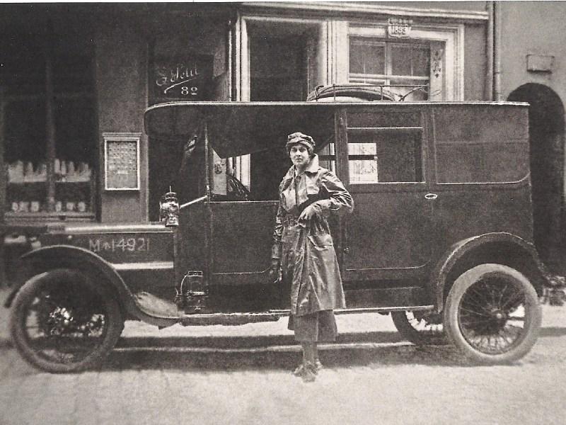 Famed Limerick aviator to be projected onto the Hunt Museum