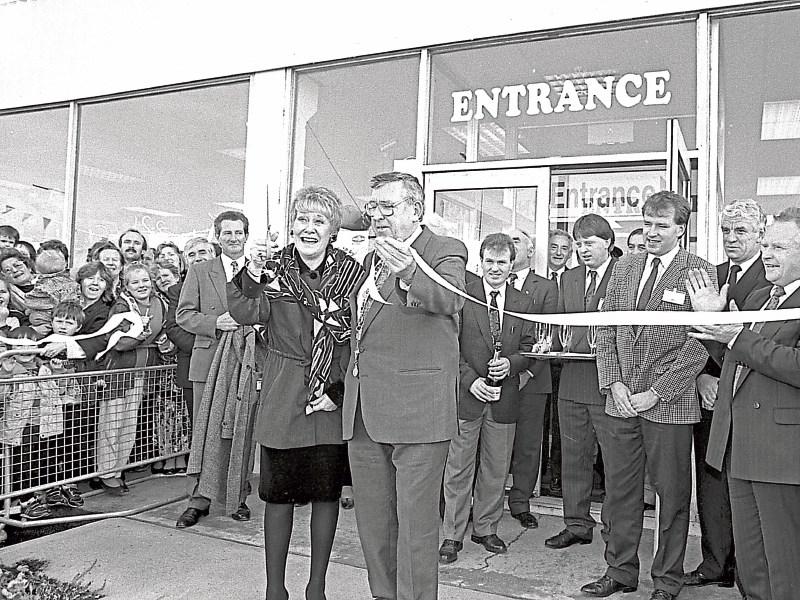 Legendary actress Liz Dawn, who died this week, opens the Co-Op store in Raheen during her visit in 1991 alongside then mayor Jim Kemmy, who passed away 20 years ago this week