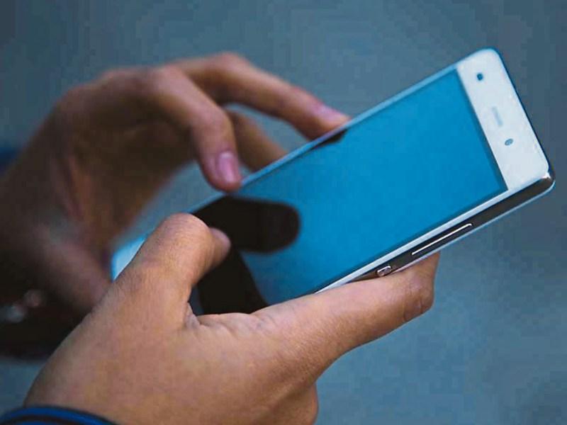 Woman has phone stolen while walking in Limerick city 