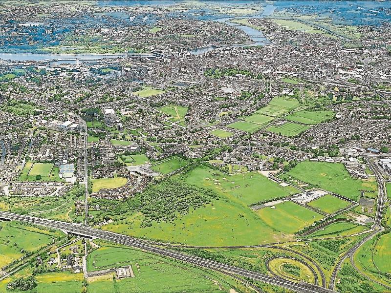 The Limerick City metropolitan area should be supported to cater for a population of 300,000