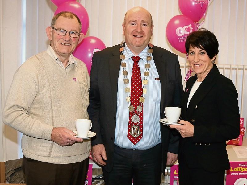 Metropolitan mayor Sean Lynch flanked by Noel Walsh and Noelle Ryan, Oesophageal Cancer Fund