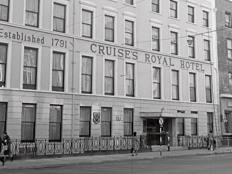   Bianconi Stagecoaches stopped at Cruise&rsquo;s hotel, but their forerunner Buchanan&rsquo;s Coaches departed for Dublin from the Head Inn on Gerald Griffin Street