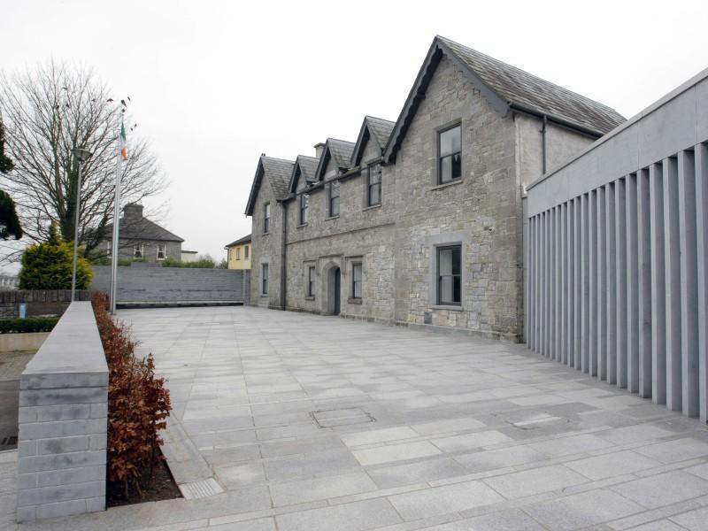 Limerick man charged with having a hunting knife in pub stabbing