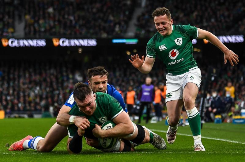 Ireland score facile win over 13-man Italy in Six Nations