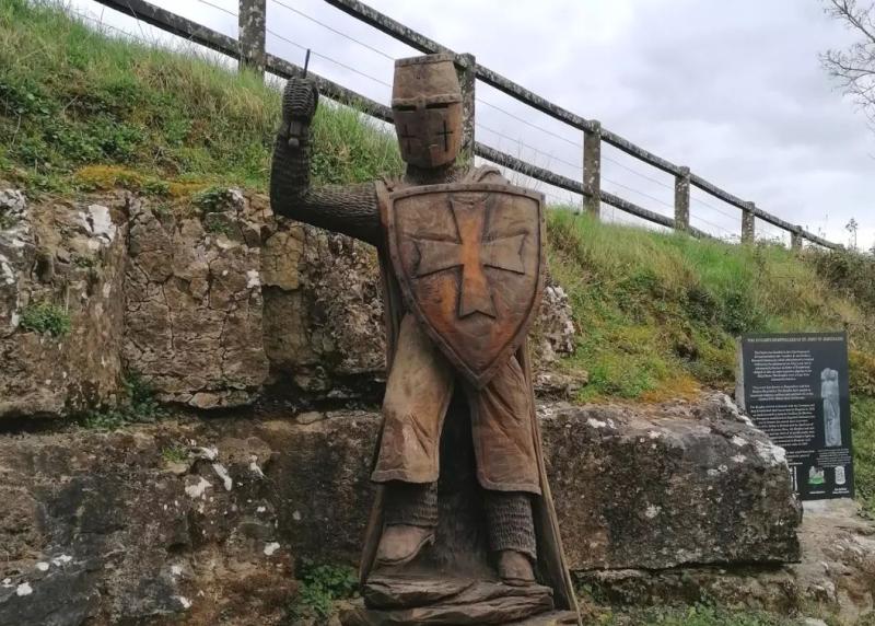 Wooden sculpture of a knight is robbed of his sword