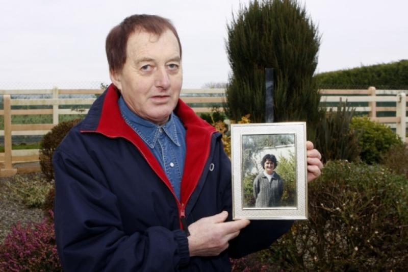 Eamon O'Keeffe, Ballysteen holding a picture of his late wife Marie     Picture by Dave Gaynor