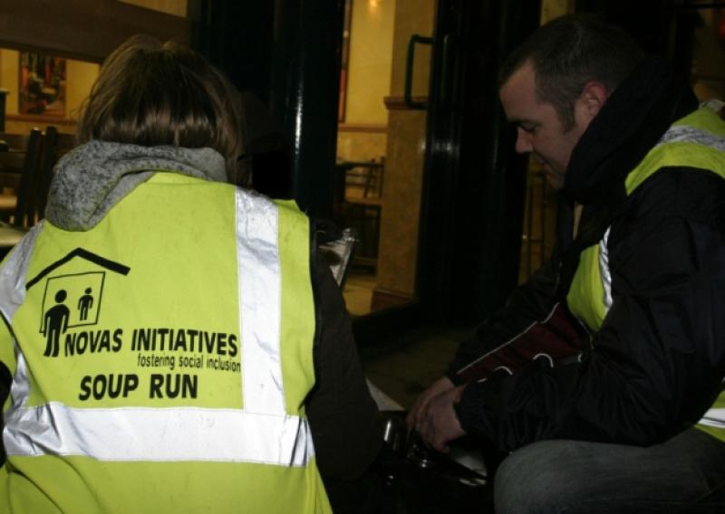 Novas volunteers helping homeless people