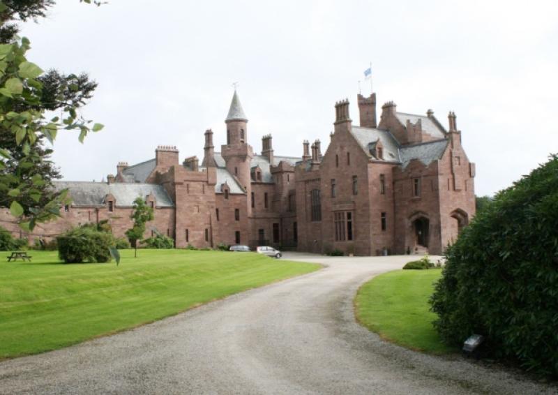 Christmas at Castle Oliver kicks off next weekend by a rare appearance by You Tube sensations Seo Linn next Saturday, December 6