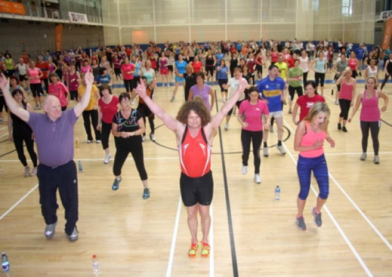 Richie Clifford, flanked by Mayor of Limerick Cllr Gerry McLoughlin, leads the masses in an world record attempt in UL's Sports Arena this Thursday. Picture: Mike Cowhey