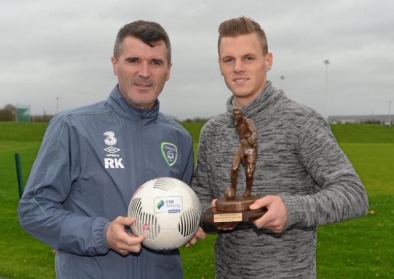 Limerick FC player Ian Turner receiving the SSE Airtricity/Soccer Writers' Association Player of the Month for October award from Republic of Ireland assistant manager Roy Keane
