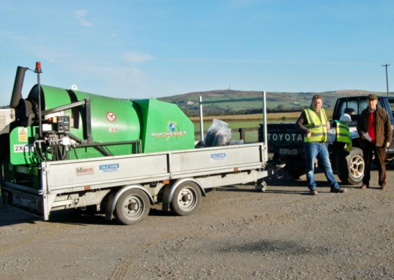 Tom Fennessy, Croom, left and David Pearl, Ballingarry with the Roadmender machine they believe will sort out the nation's potholes.