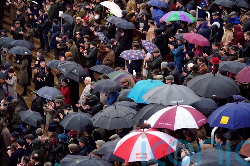 Round Up: Rain leaves Cheltenham heavy, and sinks hopes of Nicholls and Henderson