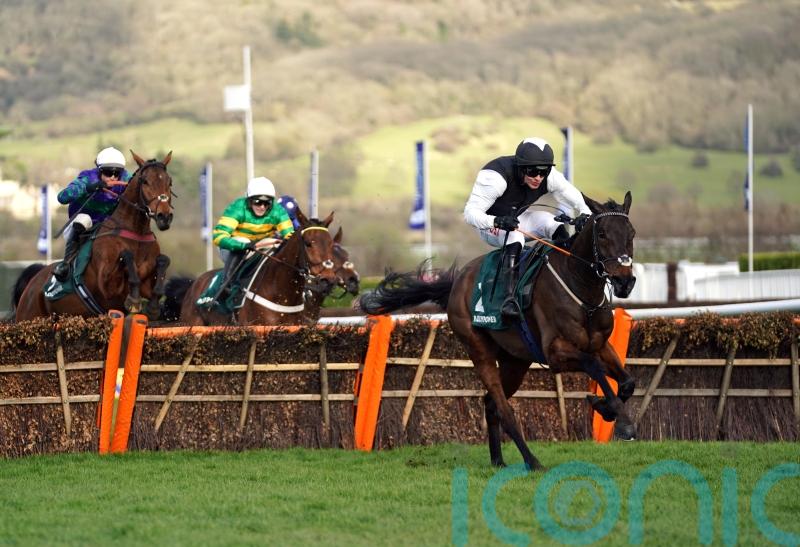 Flooring Porter retains Stayers’ Hurdle title in style