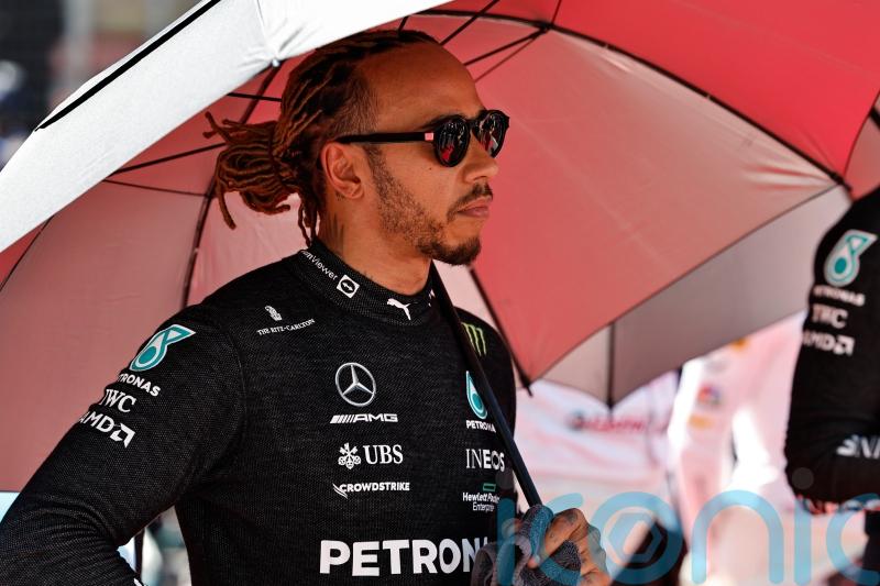 Lewis Hamilton wasn’t exaggerating back problems in Baku – Daniel Ricciardo