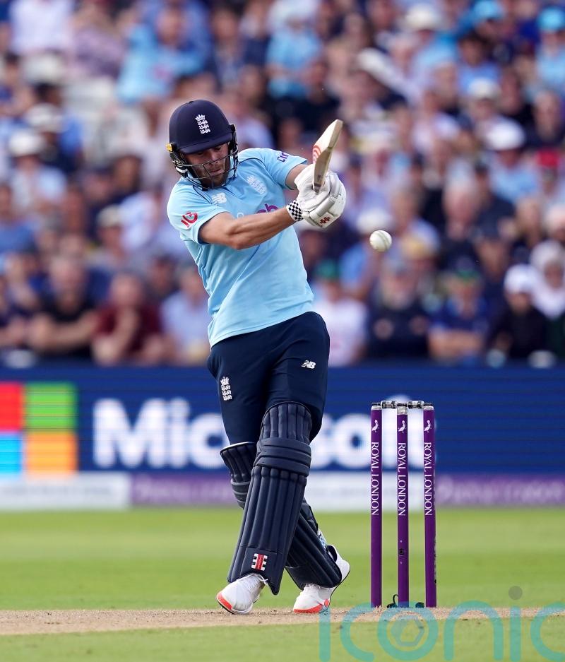 Phil Salt in tune with Matthew Mott’s England expectations after maiden hundred
