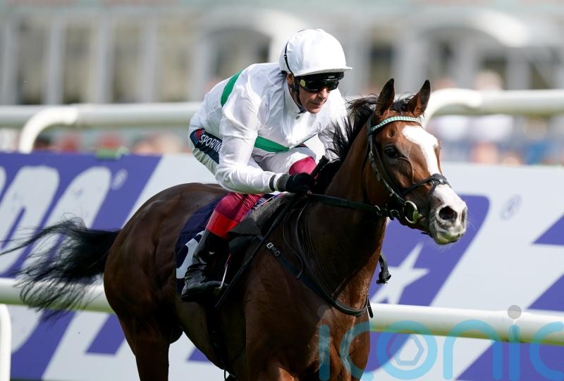 Free Wind lands Lancashire Oaks despite trouble in running