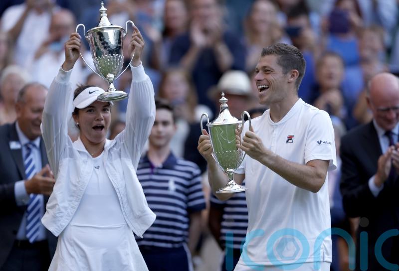 Britain’s Neal Skupski and American Desirae Krawczyk retain mixed doubles title