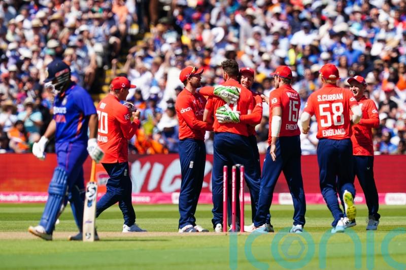 Richard Gleeson stars on debut as England set 171 by India to level T20 series